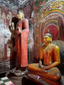 Dambulla cave statues