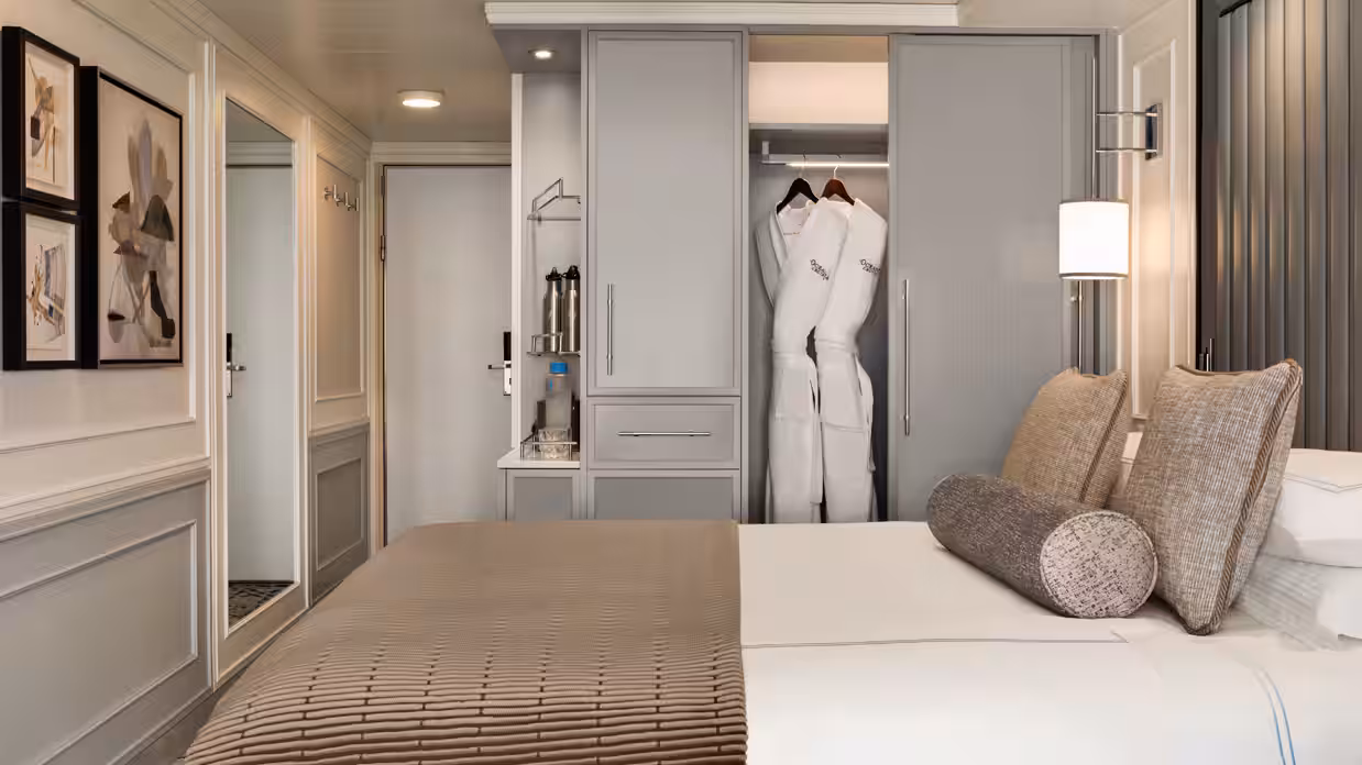 Oceania Riviera Deluxe Oceanview Stateroom