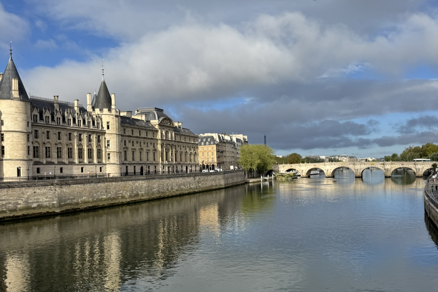 IMG 4801.JPEG Crop Montserrat Paris